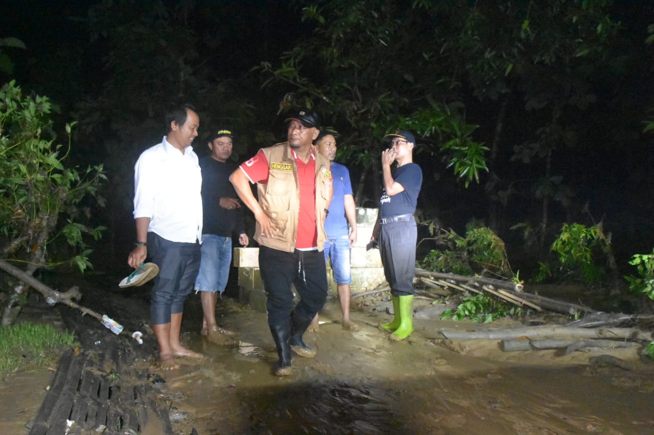 Banjir di Pati Selatan, Dini Hari Pj Bupati Langsung Monitoring Korban